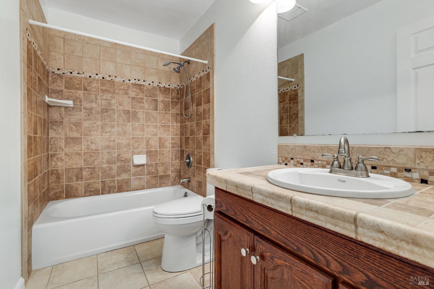 Detail Gallery Image 25 of 43 For 1566 Parkway Dr, Rohnert Park,  CA 94928 - 2 Beds | 1/1 Baths