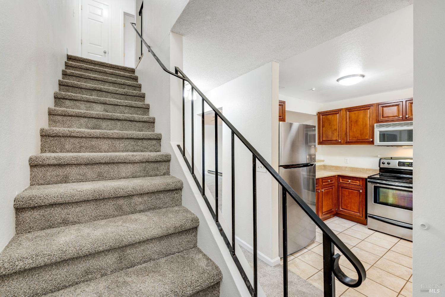 Detail Gallery Image 10 of 43 For 1566 Parkway Dr, Rohnert Park,  CA 94928 - 2 Beds | 1/1 Baths