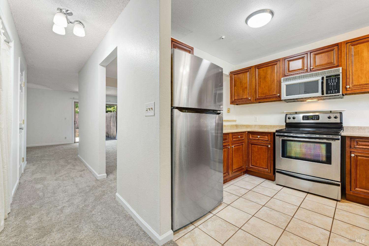 Detail Gallery Image 11 of 43 For 1566 Parkway Dr, Rohnert Park,  CA 94928 - 2 Beds | 1/1 Baths