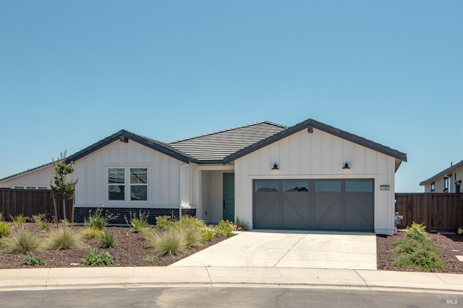 Detail Gallery Image 1 of 39 For 2105 Cattle Ct, Dixon,  CA 95620 - 3 Beds | 2 Baths