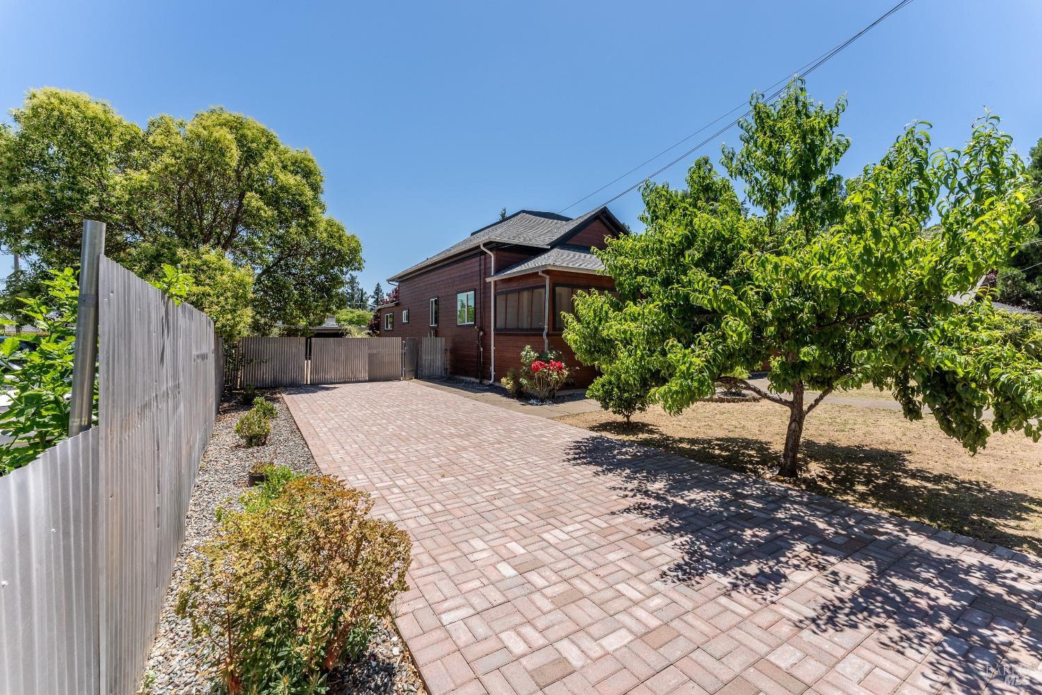 Detail Gallery Image 2 of 54 For 611 Holden St, Ukiah,  CA 95482 - 4 Beds | 2/1 Baths