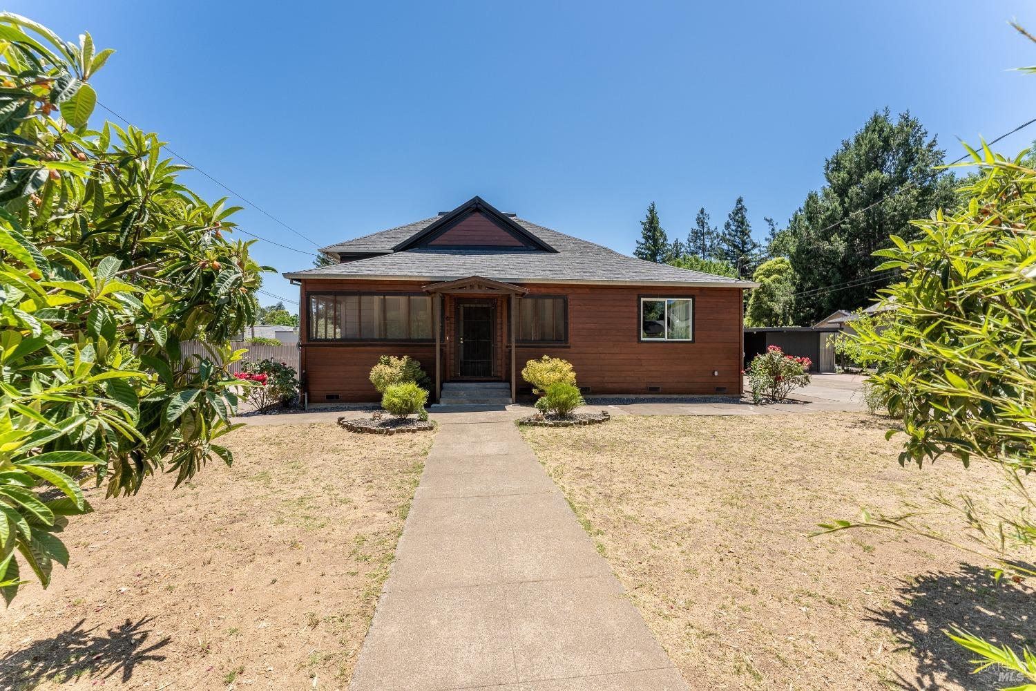 Detail Gallery Image 3 of 54 For 611 Holden St, Ukiah,  CA 95482 - 4 Beds | 2/1 Baths