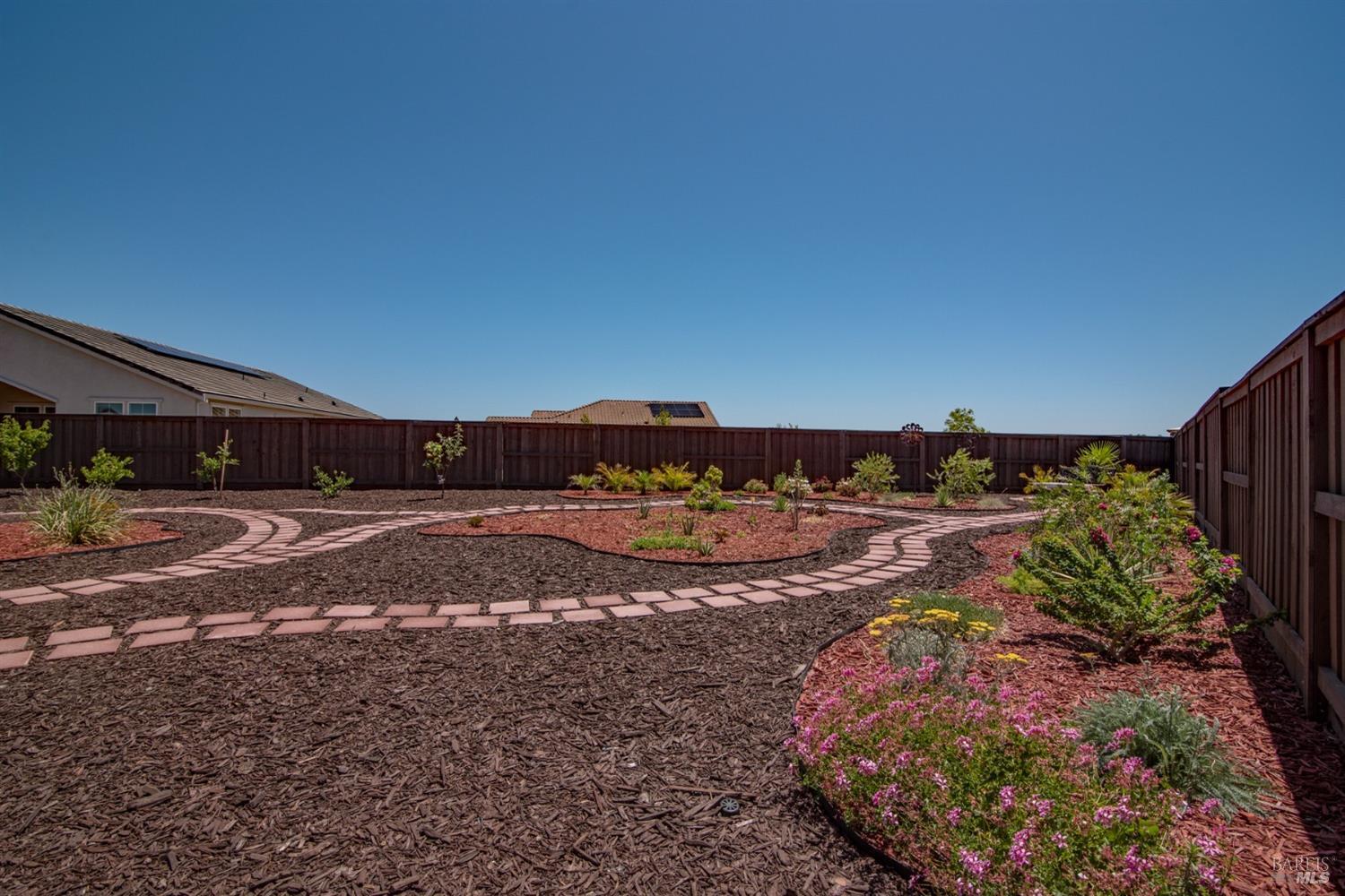 Detail Gallery Image 21 of 39 For 2105 Cattle Ct, Dixon,  CA 95620 - 3 Beds | 2 Baths