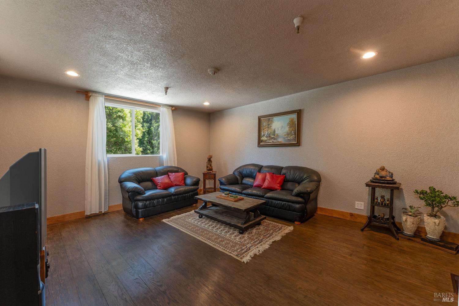 Detail Gallery Image 9 of 54 For 611 Holden St, Ukiah,  CA 95482 - 4 Beds | 2/1 Baths