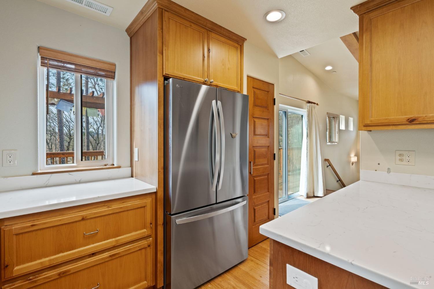 Detail Gallery Image 10 of 49 For 9394 Kelsey Creek Dr, Cobb,  CA 95426 - 3 Beds | 2/1 Baths