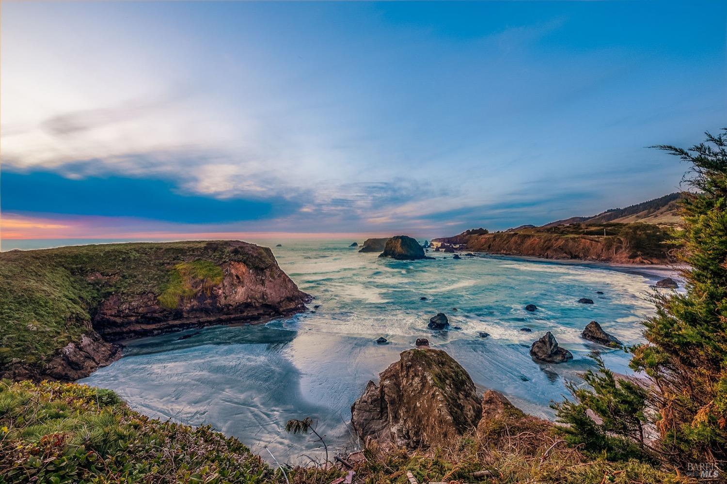 Detail Gallery Image 3 of 46 For 30290 N Highway 1 Unkn, Fort Bragg,  CA 95437 - 4 Beds | 5 Baths