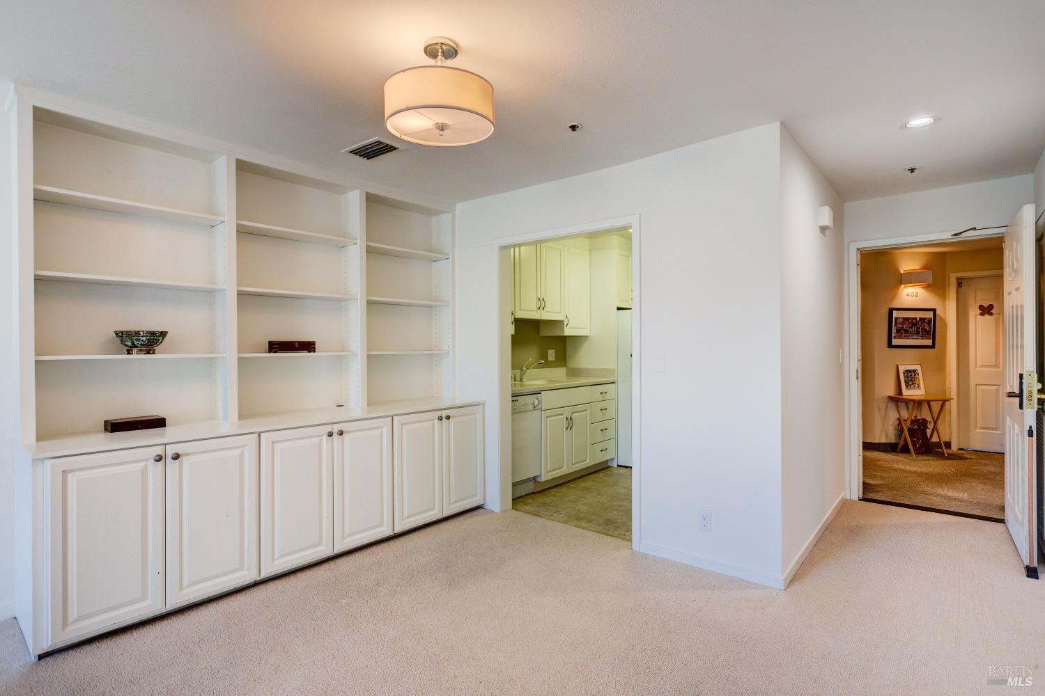 Detail Gallery Image 3 of 37 For 100 Thorndale Dr #403,  San Rafael,  CA 94903 - 1 Beds | 1 Baths