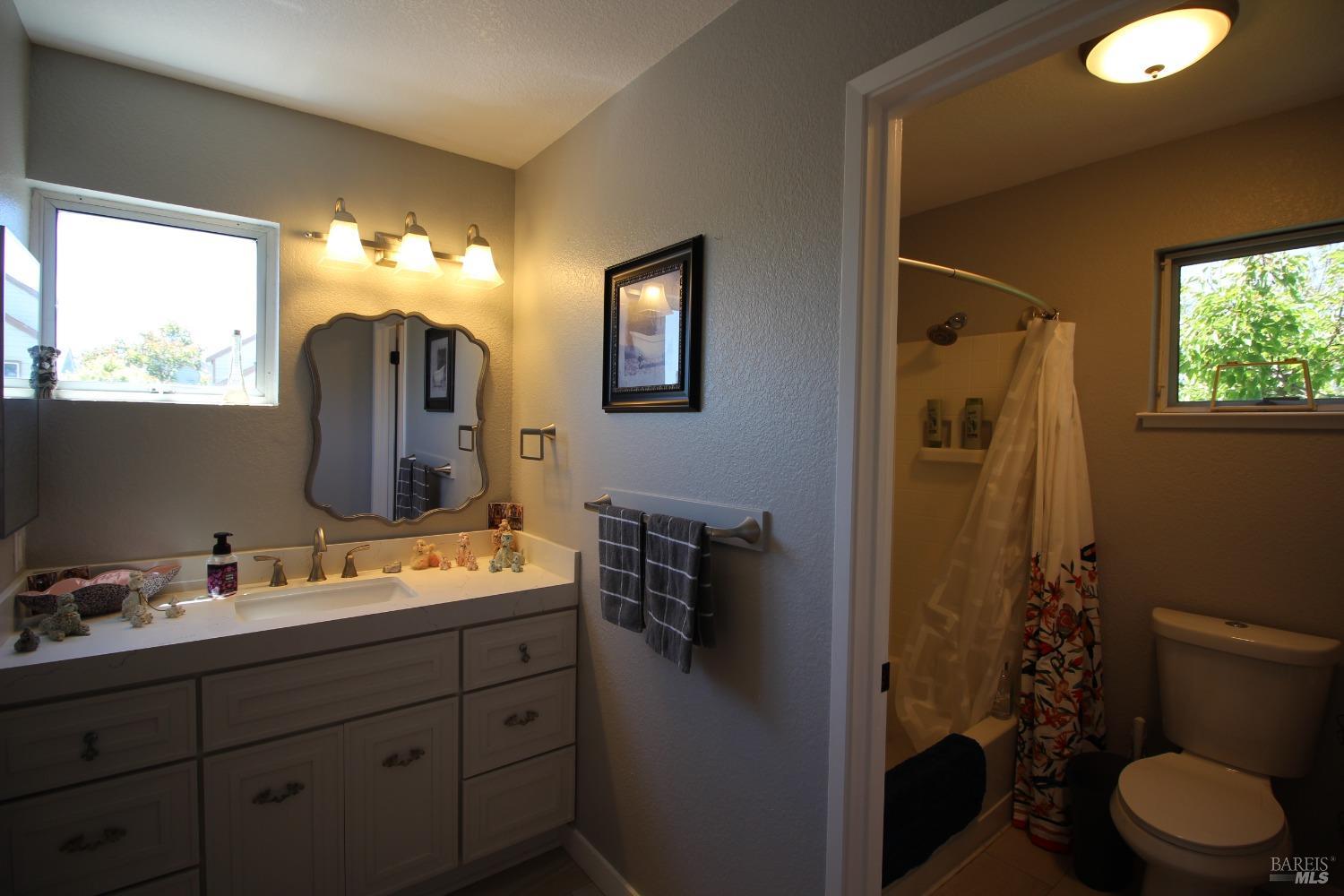 Detail Gallery Image 21 of 36 For 160 Ruby Ln, Vallejo,  CA 94590 - 3 Beds | 2/1 Baths