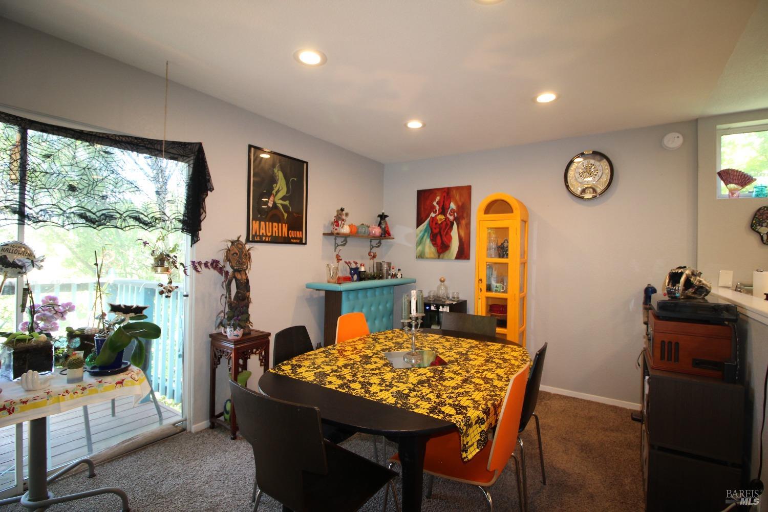 Detail Gallery Image 9 of 36 For 160 Ruby Ln, Vallejo,  CA 94590 - 3 Beds | 2/1 Baths