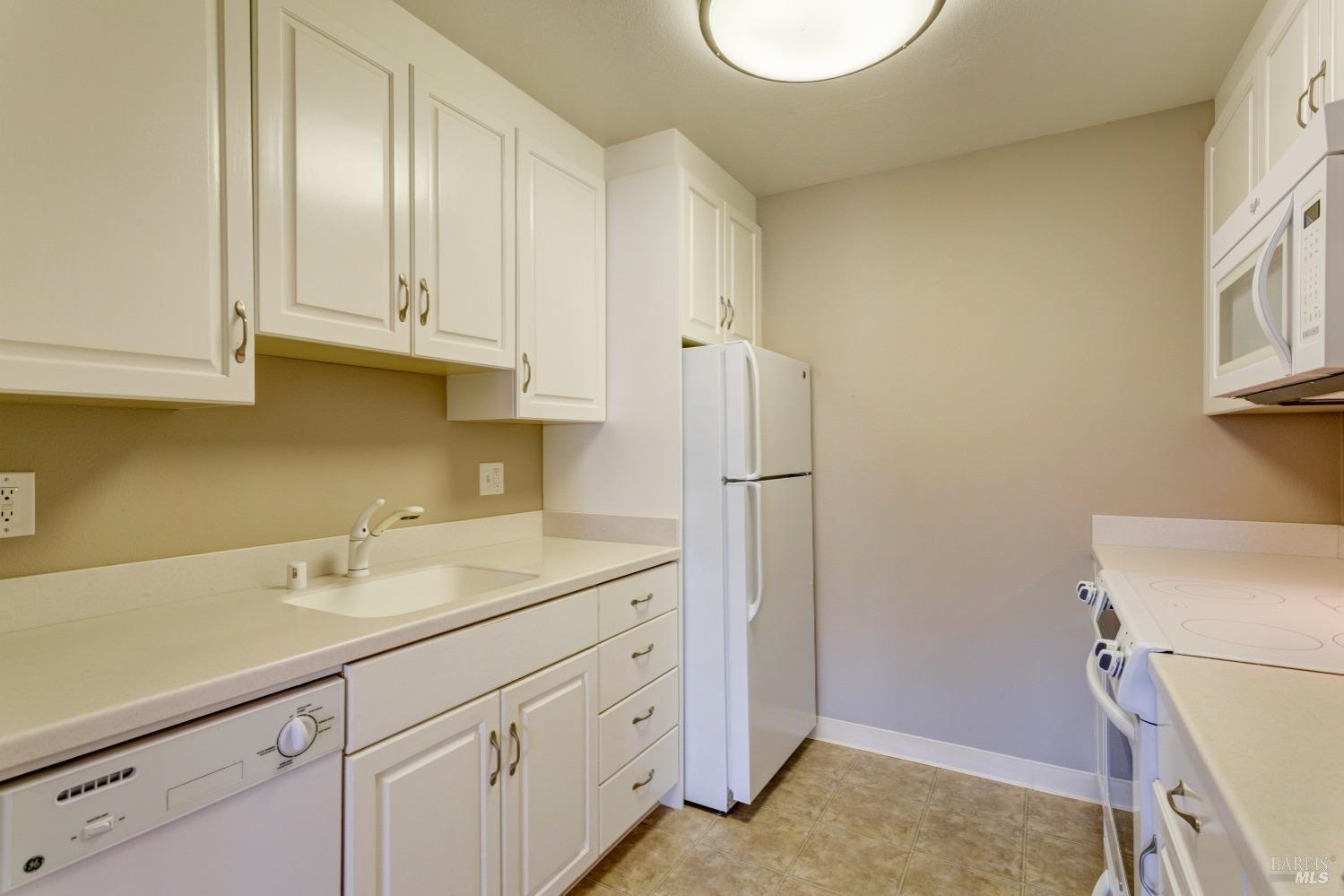 Detail Gallery Image 6 of 37 For 100 Thorndale Dr #403,  San Rafael,  CA 94903 - 1 Beds | 1 Baths