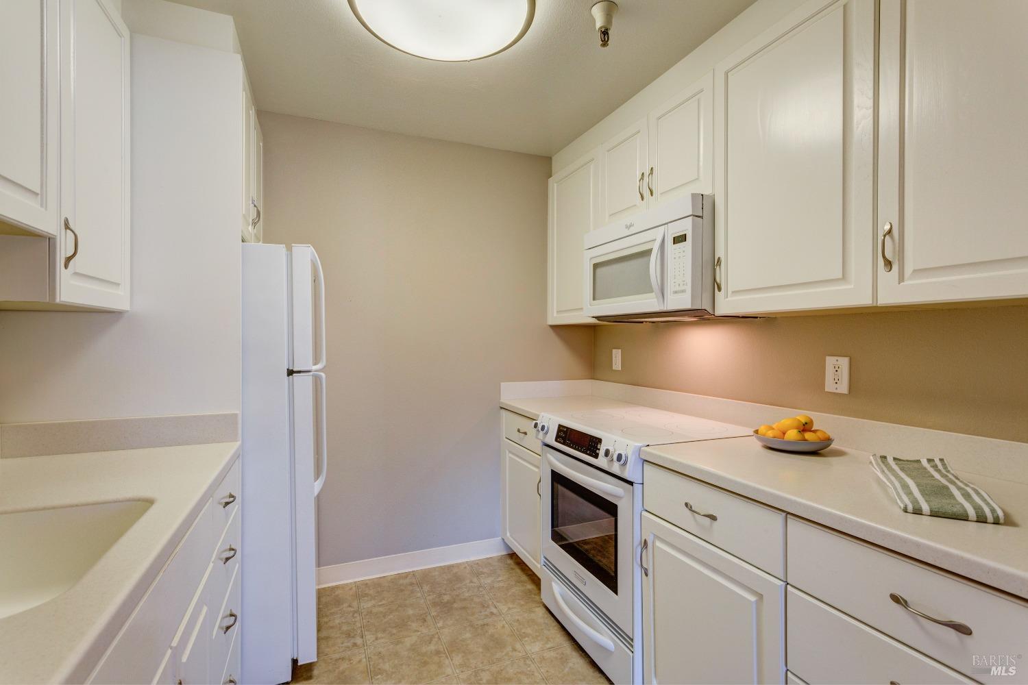 Detail Gallery Image 5 of 37 For 100 Thorndale Dr #403,  San Rafael,  CA 94903 - 1 Beds | 1 Baths