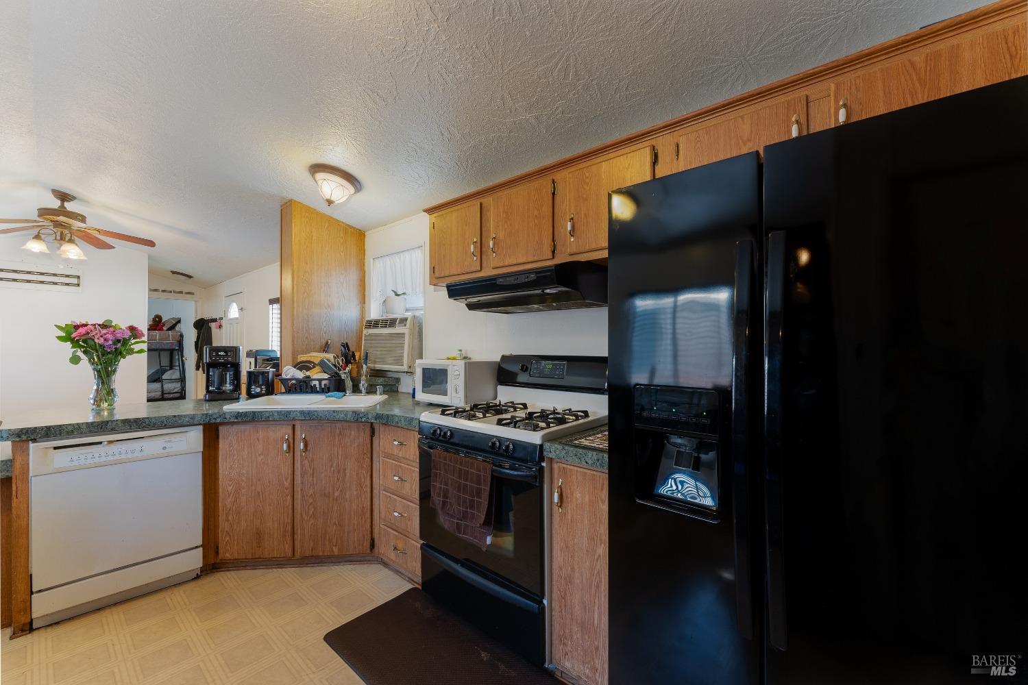 Detail Gallery Image 9 of 17 For 2101 State St 47, Ukiah,  CA 95482 - 2 Beds | 2 Baths