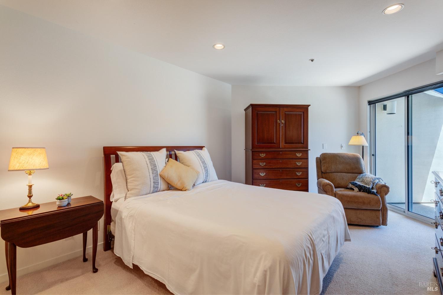 Detail Gallery Image 7 of 37 For 100 Thorndale Dr #403,  San Rafael,  CA 94903 - 1 Beds | 1 Baths