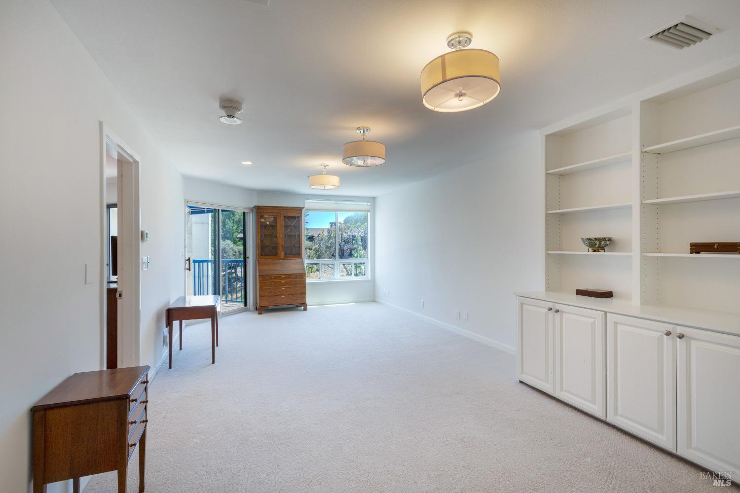 Detail Gallery Image 2 of 37 For 100 Thorndale Dr #403,  San Rafael,  CA 94903 - 1 Beds | 1 Baths