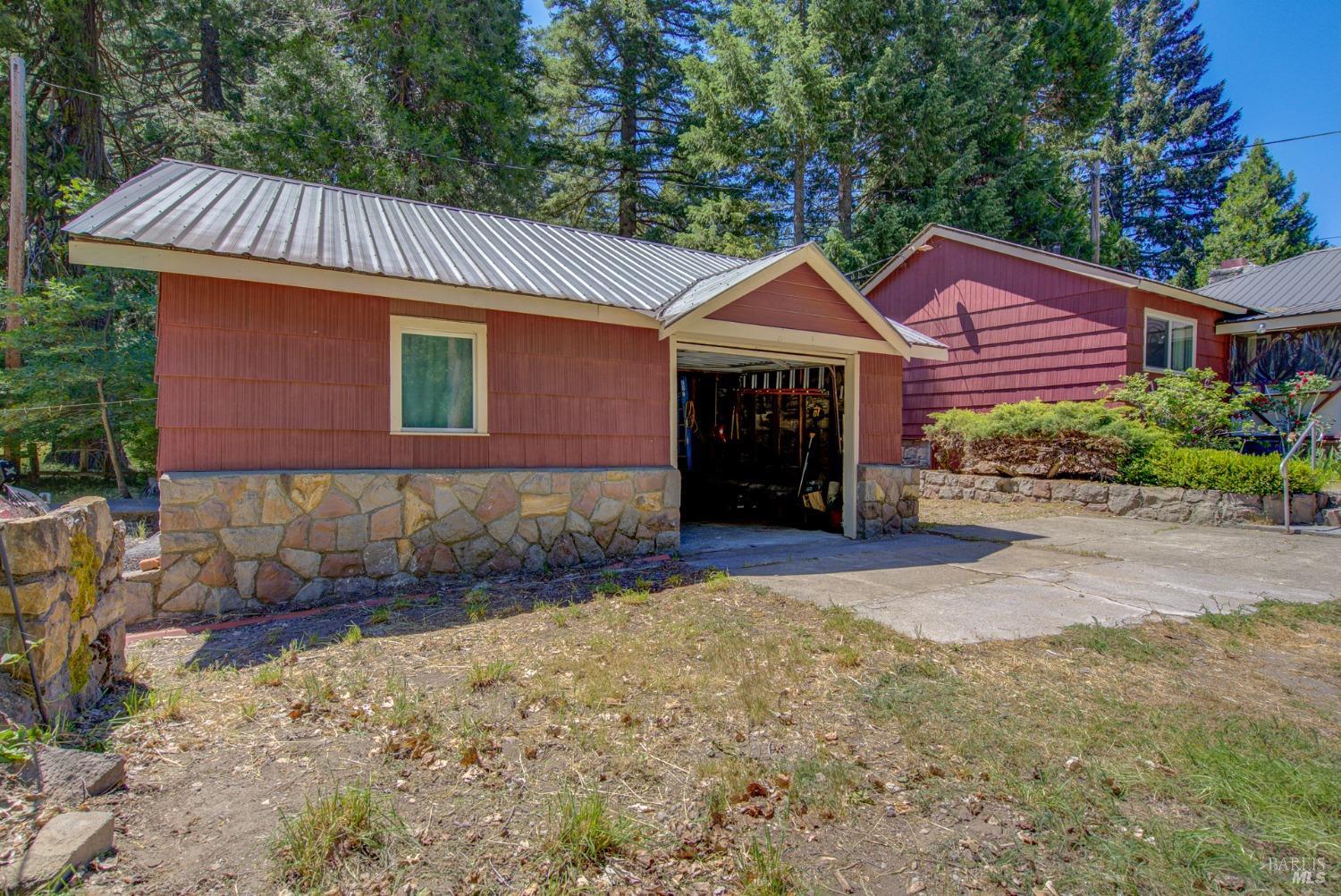 Detail Gallery Image 20 of 28 For 2416 Davis Place Rd, Mount Shasta,  CA 96067 - 2 Beds | 1 Baths