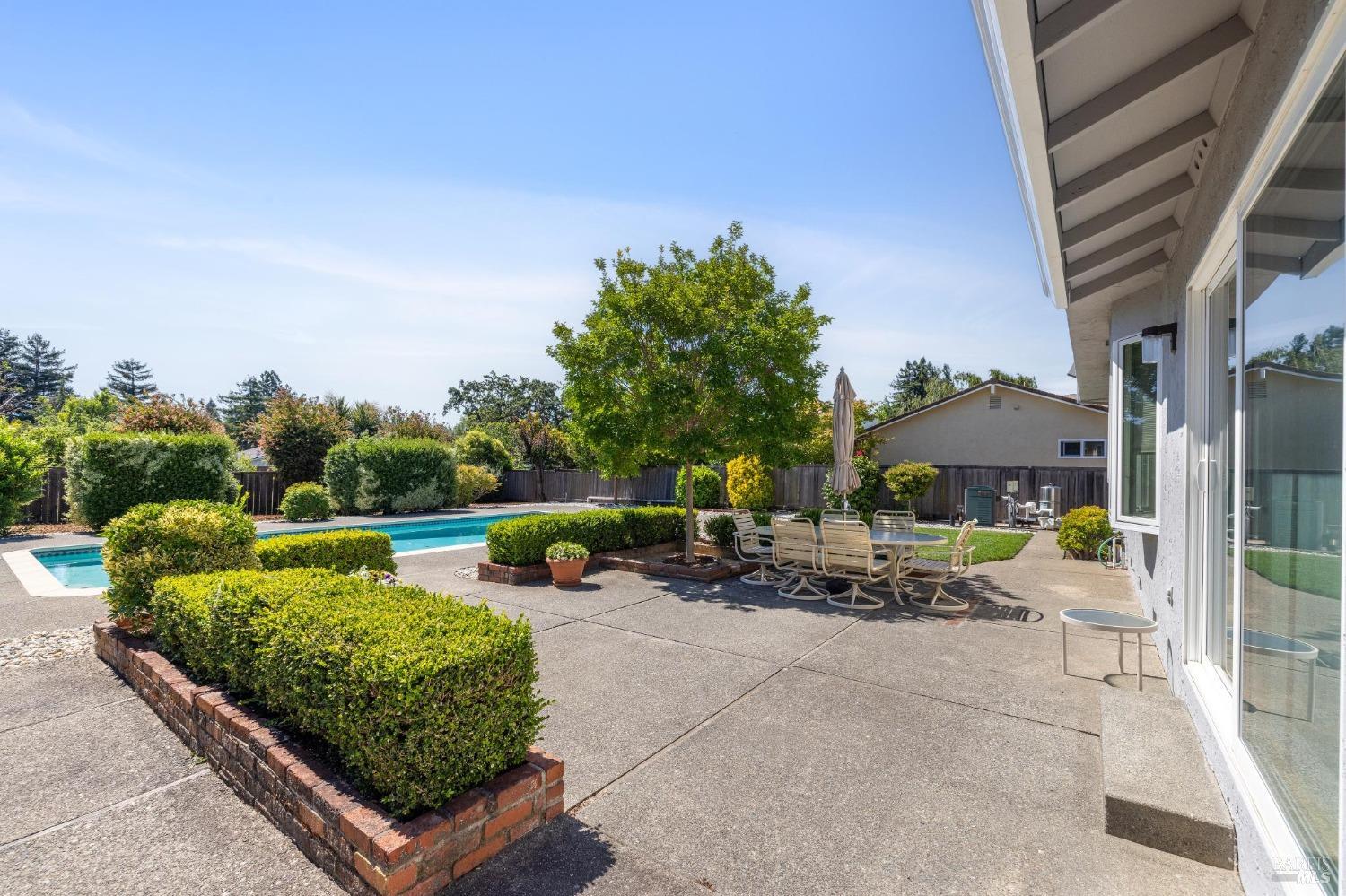 Detail Gallery Image 27 of 33 For 175 Apollo Ct, Novato,  CA 94947 - 4 Beds | 2/1 Baths