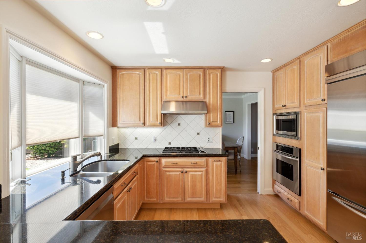 Detail Gallery Image 11 of 33 For 175 Apollo Ct, Novato,  CA 94947 - 4 Beds | 2/1 Baths