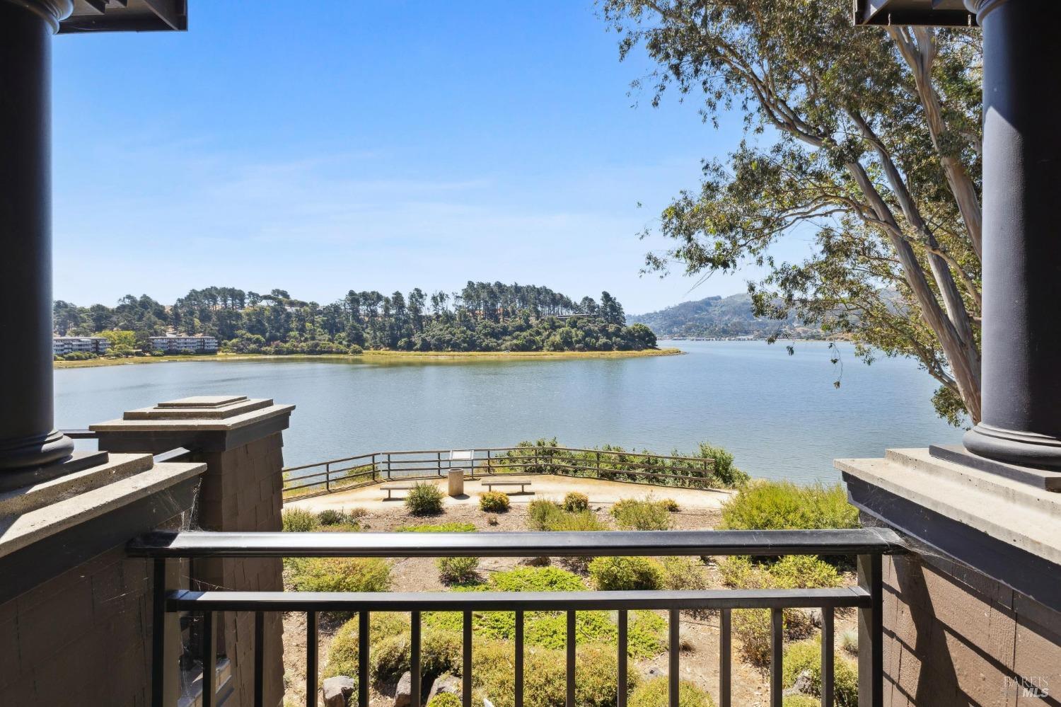 Detail Gallery Image 28 of 71 For 84 De Silva Island Dr, Mill Valley,  CA 94941 - 3 Beds | 2/1 Baths