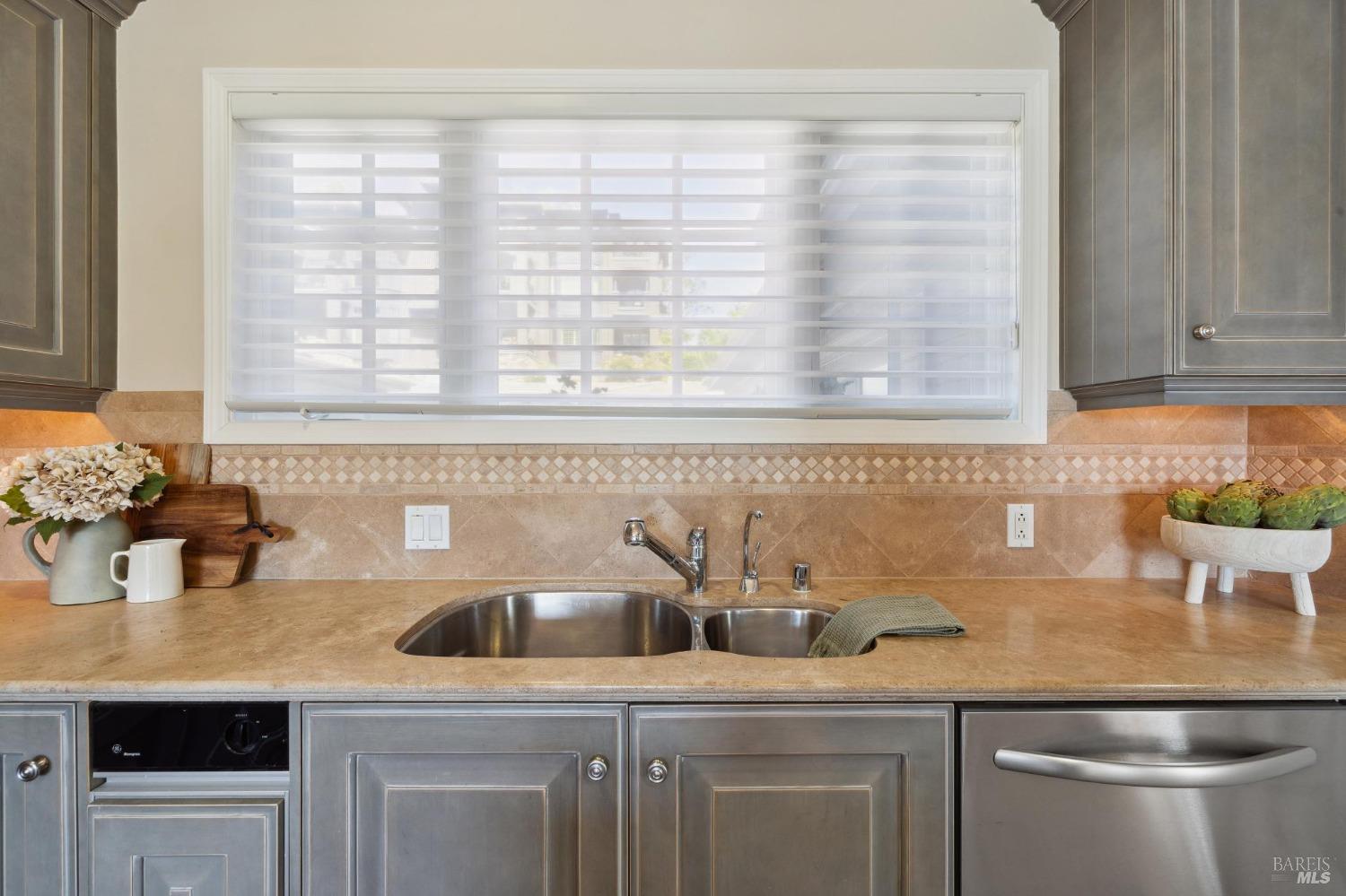 Detail Gallery Image 35 of 71 For 84 De Silva Island Dr, Mill Valley,  CA 94941 - 3 Beds | 2/1 Baths