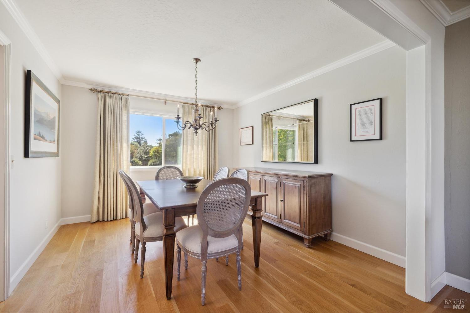 Detail Gallery Image 9 of 33 For 175 Apollo Ct, Novato,  CA 94947 - 4 Beds | 2/1 Baths