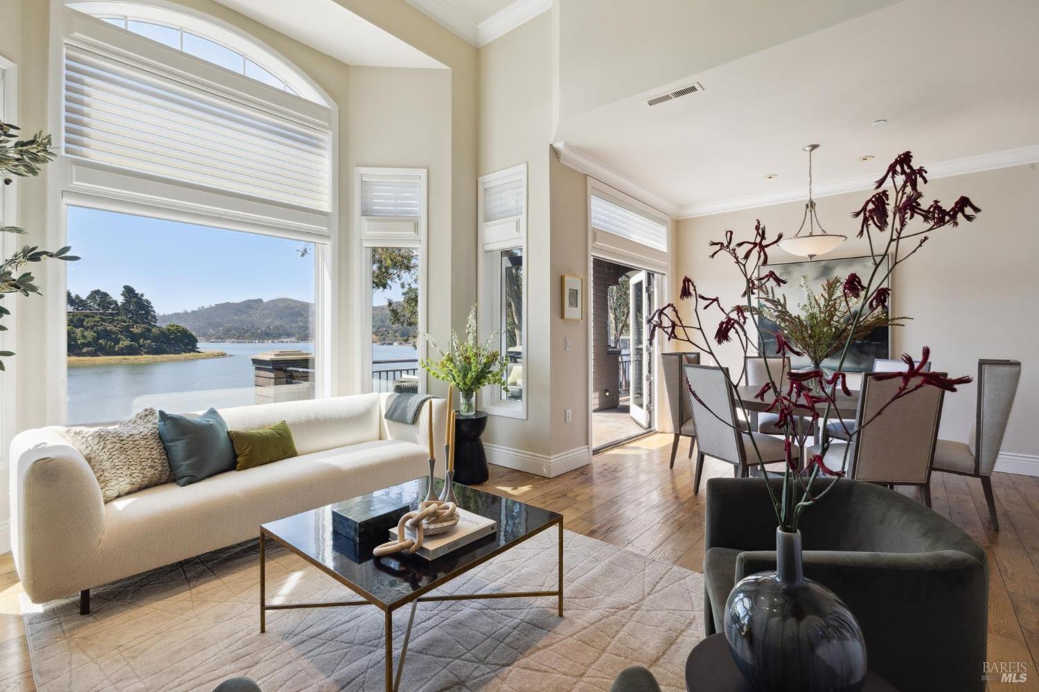 Detail Gallery Image 3 of 71 For 84 De Silva Island Dr, Mill Valley,  CA 94941 - 3 Beds | 2/1 Baths