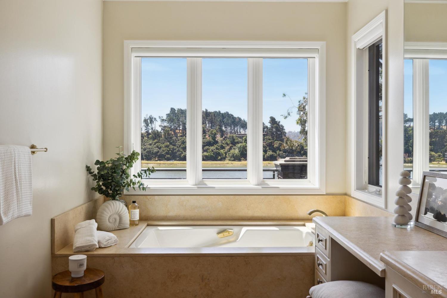 Detail Gallery Image 50 of 71 For 84 De Silva Island Dr, Mill Valley,  CA 94941 - 3 Beds | 2/1 Baths