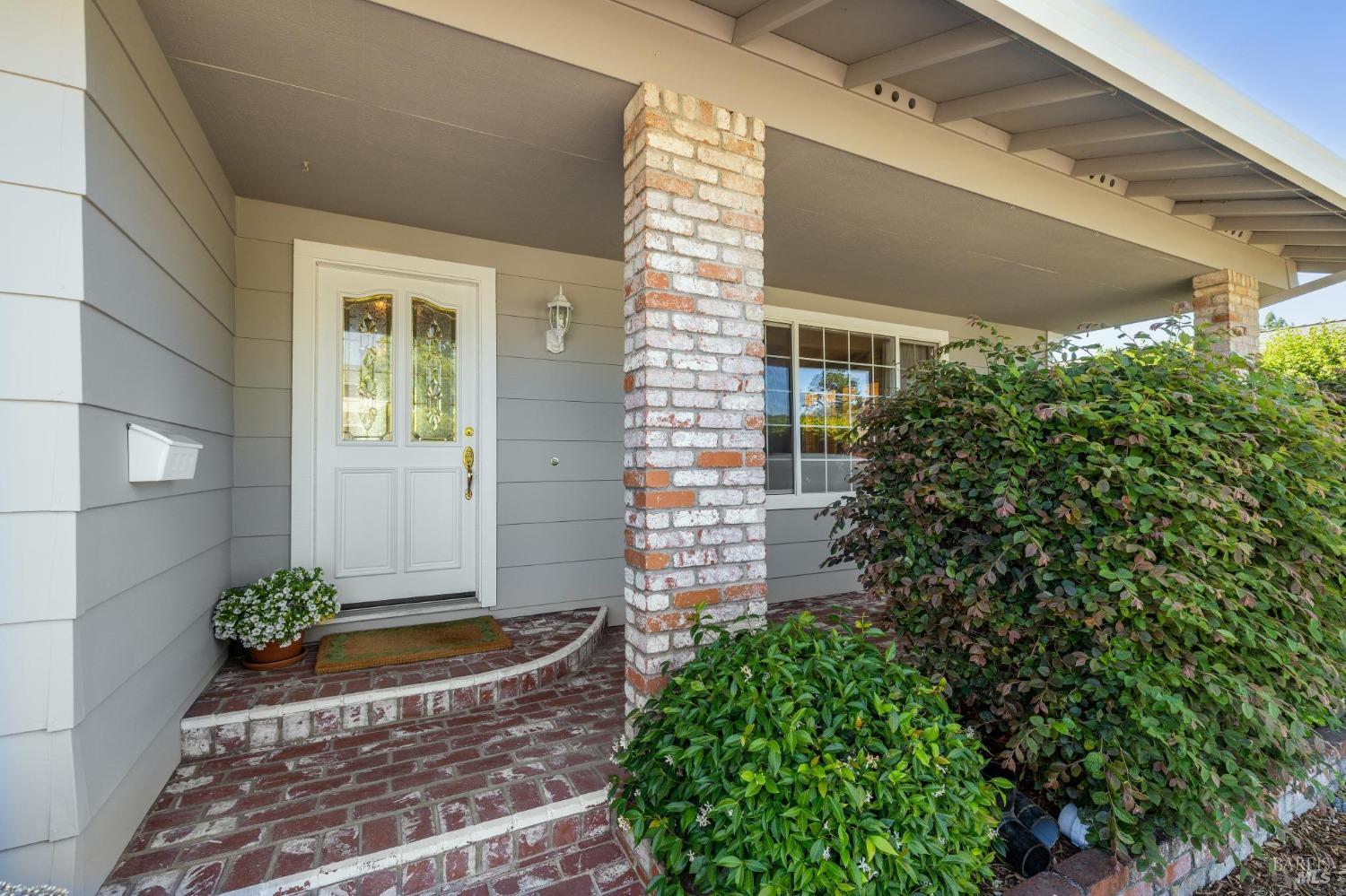 Detail Gallery Image 3 of 33 For 175 Apollo Ct, Novato,  CA 94947 - 4 Beds | 2/1 Baths
