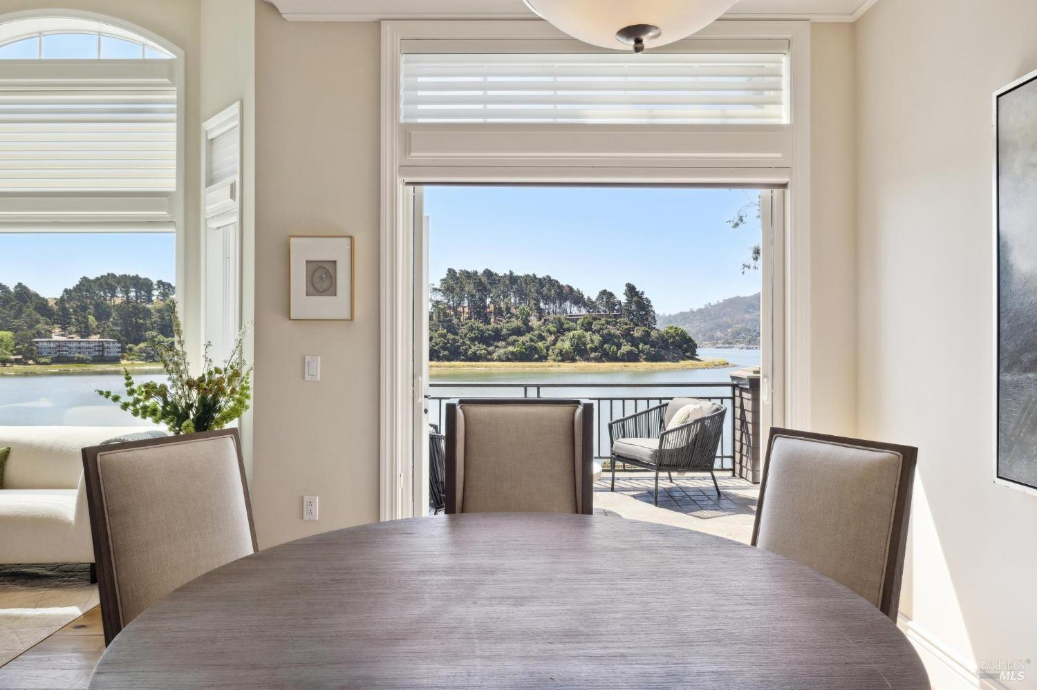 Detail Gallery Image 19 of 71 For 84 De Silva Island Dr, Mill Valley,  CA 94941 - 3 Beds | 2/1 Baths