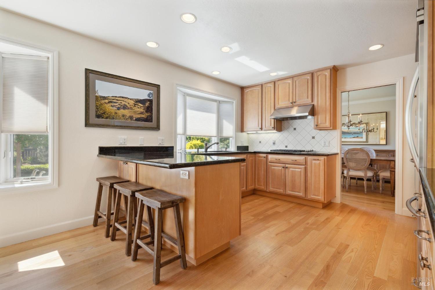 Detail Gallery Image 10 of 33 For 175 Apollo Ct, Novato,  CA 94947 - 4 Beds | 2/1 Baths