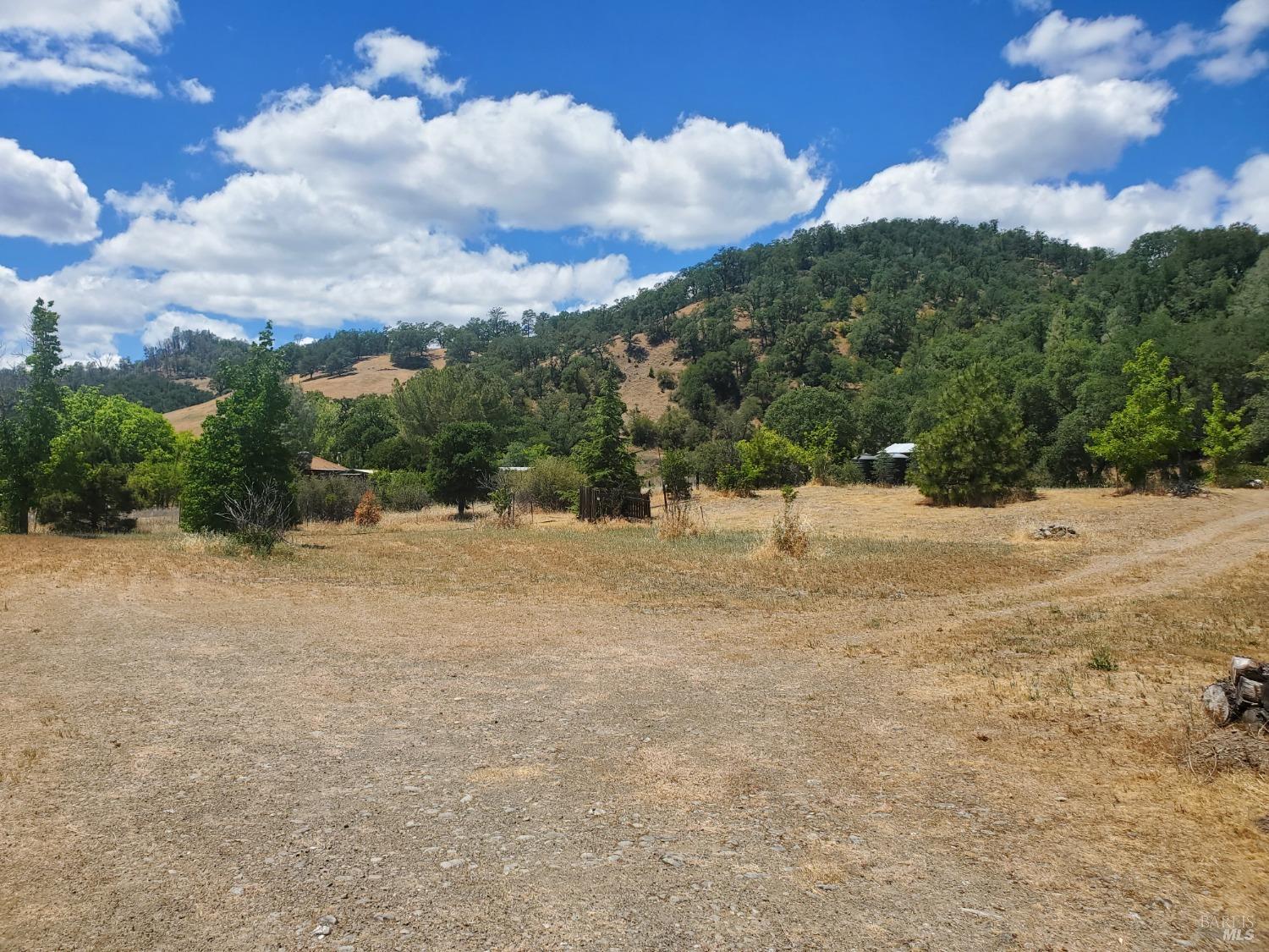 Detail Gallery Image 11 of 19 For 31911 Mendocino Pass Rd, Covelo,  CA 95428 - 1 Beds | 1 Baths