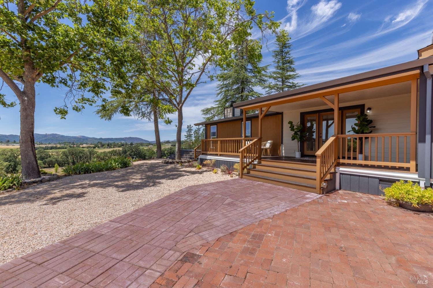 Detail Gallery Image 3 of 74 For 1676 Chiquita Rd, Healdsburg,  CA 95448 - 3 Beds | 2/1 Baths