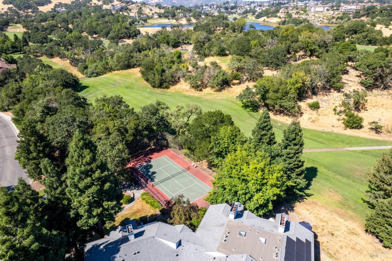 Detail Gallery Image 41 of 45 For 2015 Stonefield Ln, Santa Rosa,  CA 95403 - 3 Beds | 2/1 Baths