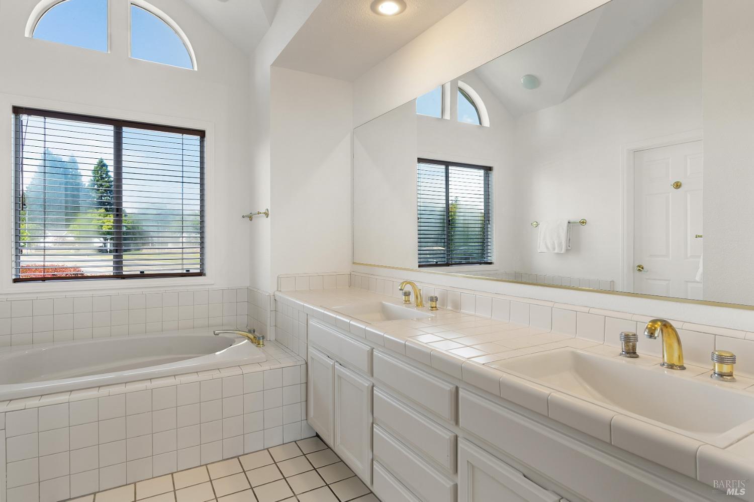 Detail Gallery Image 18 of 45 For 2015 Stonefield Ln, Santa Rosa,  CA 95403 - 3 Beds | 2/1 Baths