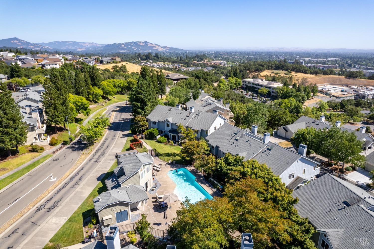 Detail Gallery Image 37 of 45 For 2015 Stonefield Ln, Santa Rosa,  CA 95403 - 3 Beds | 2/1 Baths