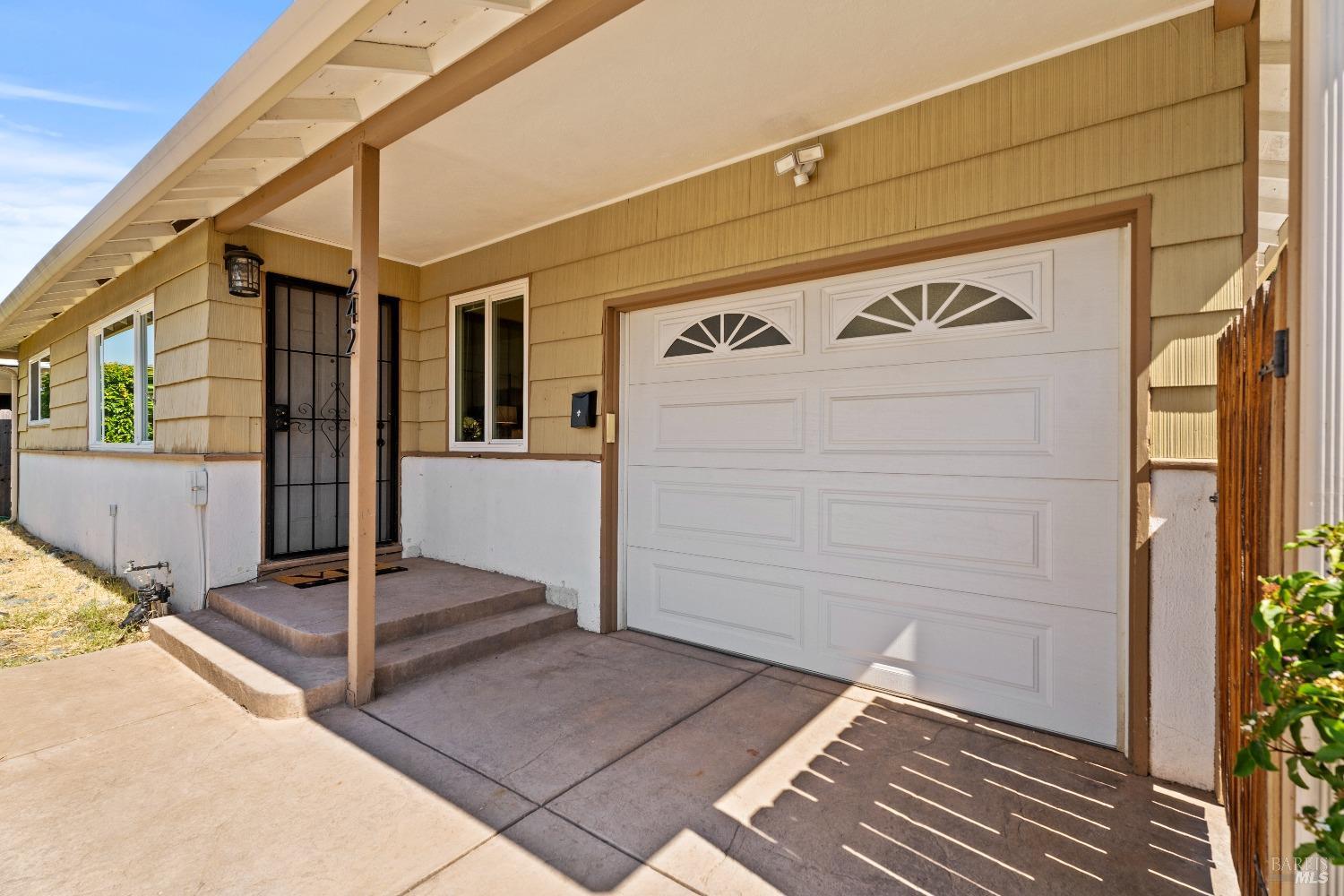 Detail Gallery Image 1 of 1 For 242 E Kentucky St, Fairfield,  CA 94533 - 2 Beds | 1 Baths