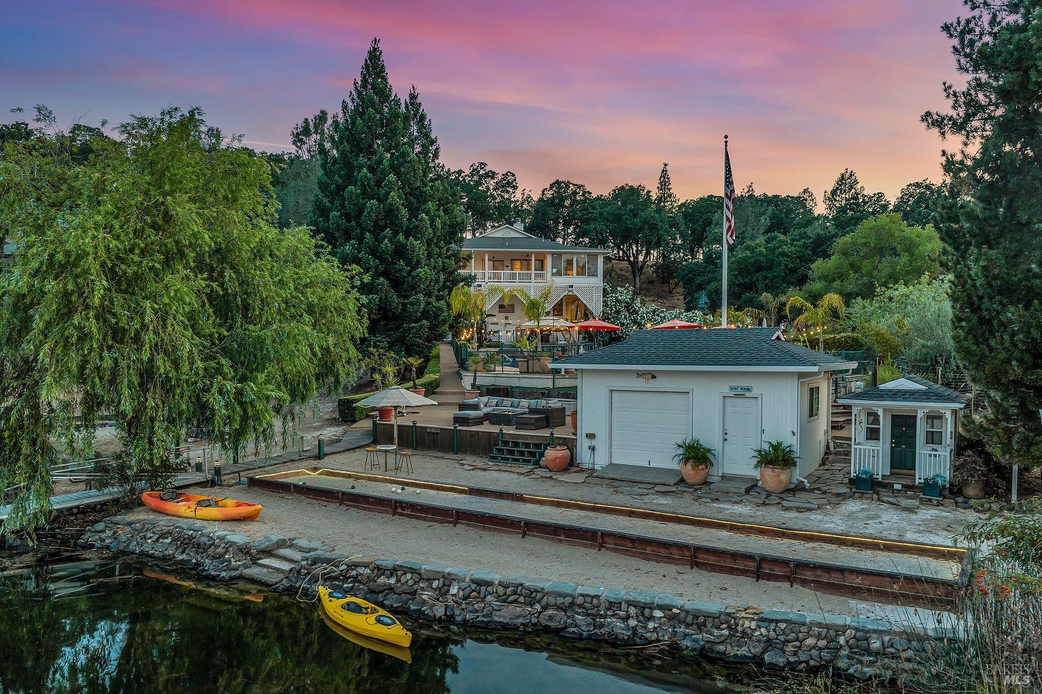 Detail Gallery Image 1 of 62 For 18520 Lakeridge Cir, Hidden Valley Lake,  CA 95467 - 3 Beds | 3/1 Baths