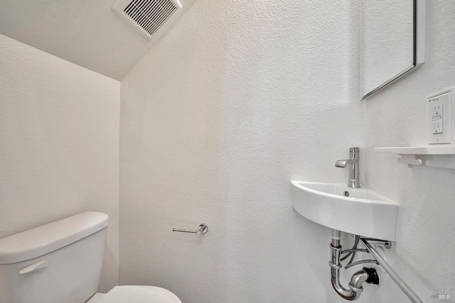 Detail Gallery Image 20 of 44 For 413 Boyd St, Santa Rosa,  CA 95407 - 4 Beds | 2/1 Baths