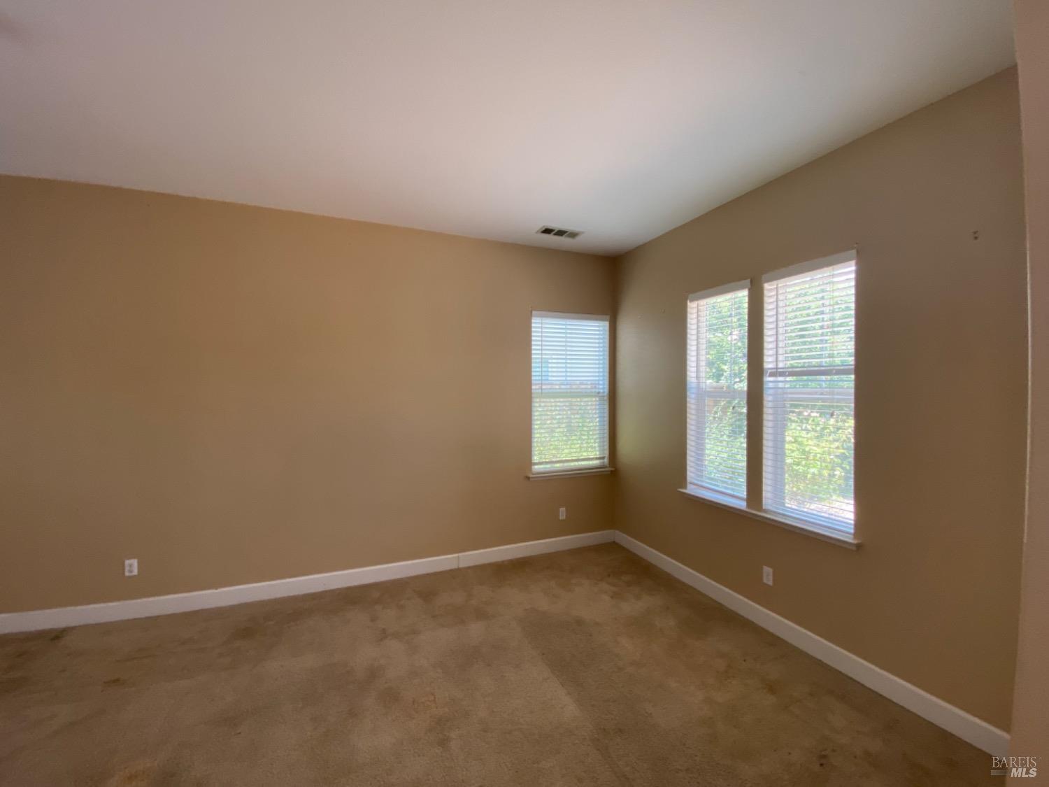 Detail Gallery Image 4 of 30 For 385 Tilden Cir, Vacaville,  CA 95688 - 3 Beds | 2/1 Baths