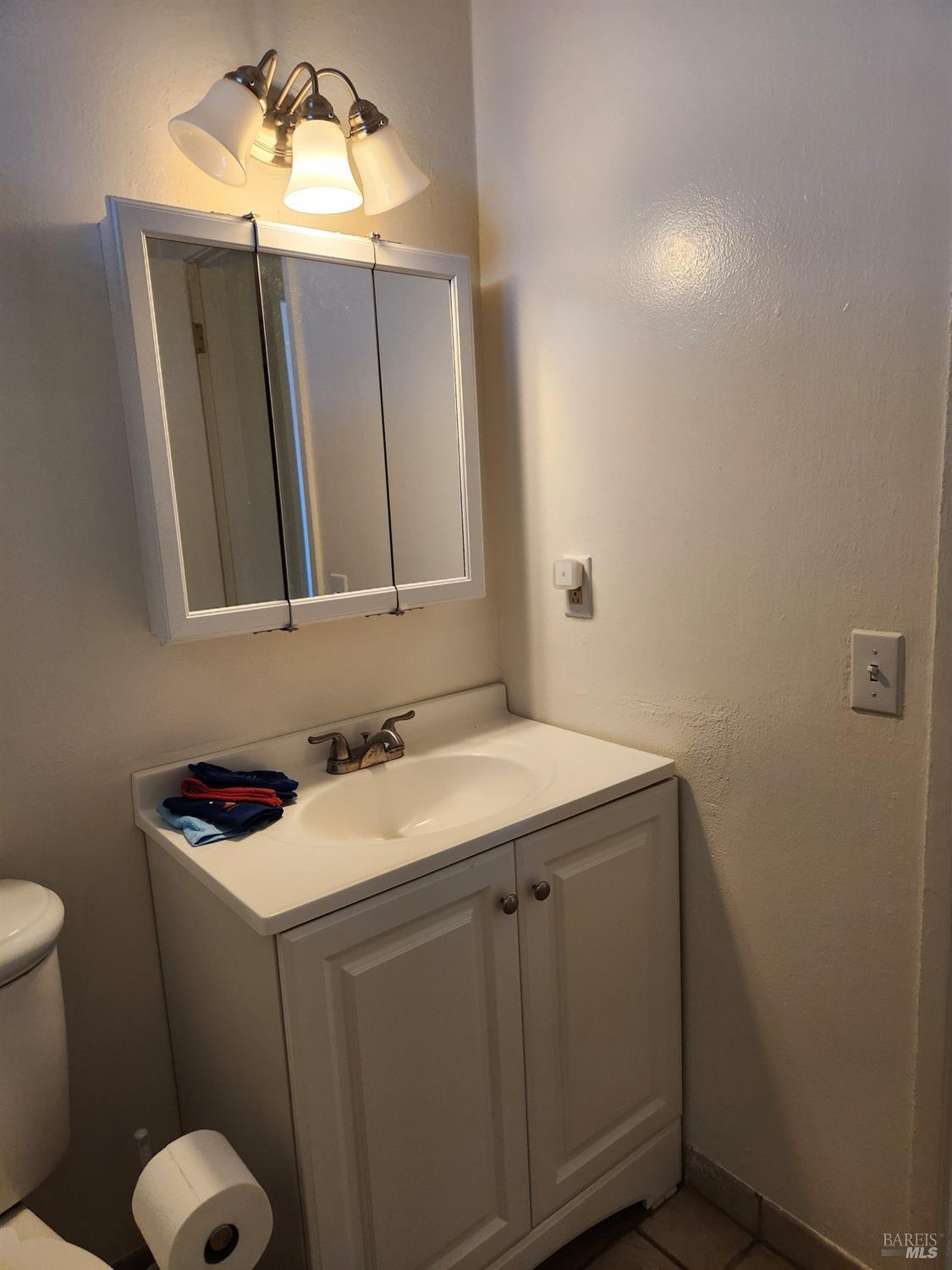 Detail Gallery Image 5 of 22 For 3940 Mullen Ave, Clearlake,  CA 95422 - 2 Beds | 1 Baths