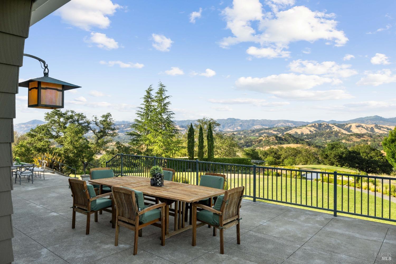 Detail Gallery Image 38 of 97 For 12111 Chalk Hill Rd, Healdsburg,  CA 95448 - 4 Beds | 4/2 Baths