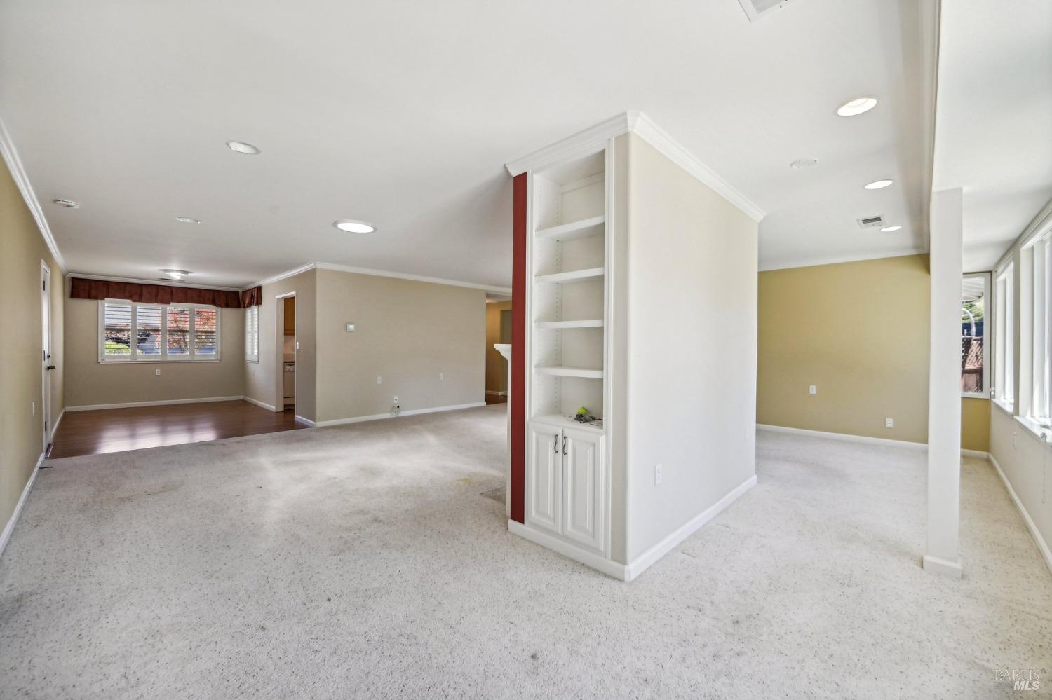 Detail Gallery Image 11 of 34 For 408 E Deerfield Cir, Santa Rosa,  CA 95409 - 2 Beds | 2 Baths