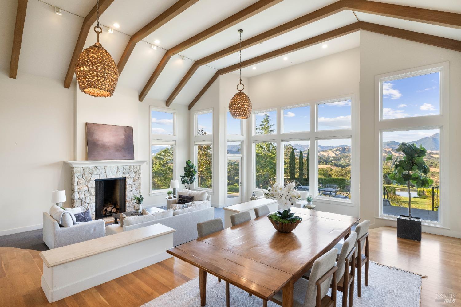 Detail Gallery Image 12 of 97 For 12111 Chalk Hill Rd, Healdsburg,  CA 95448 - 4 Beds | 4/2 Baths