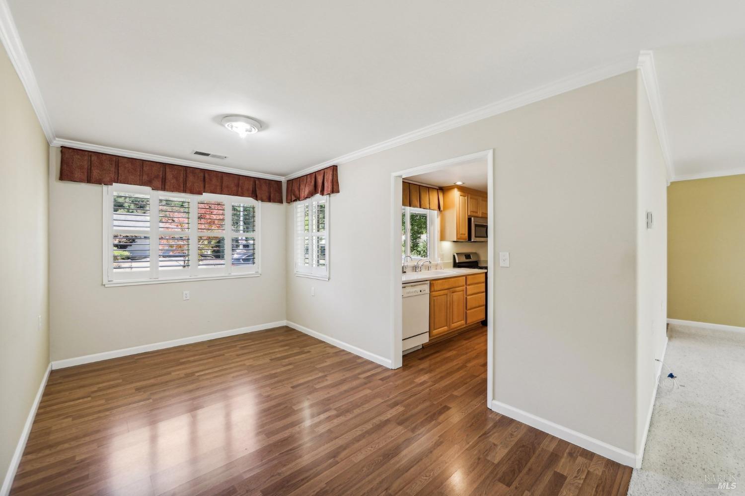 Detail Gallery Image 15 of 34 For 408 E Deerfield Cir, Santa Rosa,  CA 95409 - 2 Beds | 2 Baths