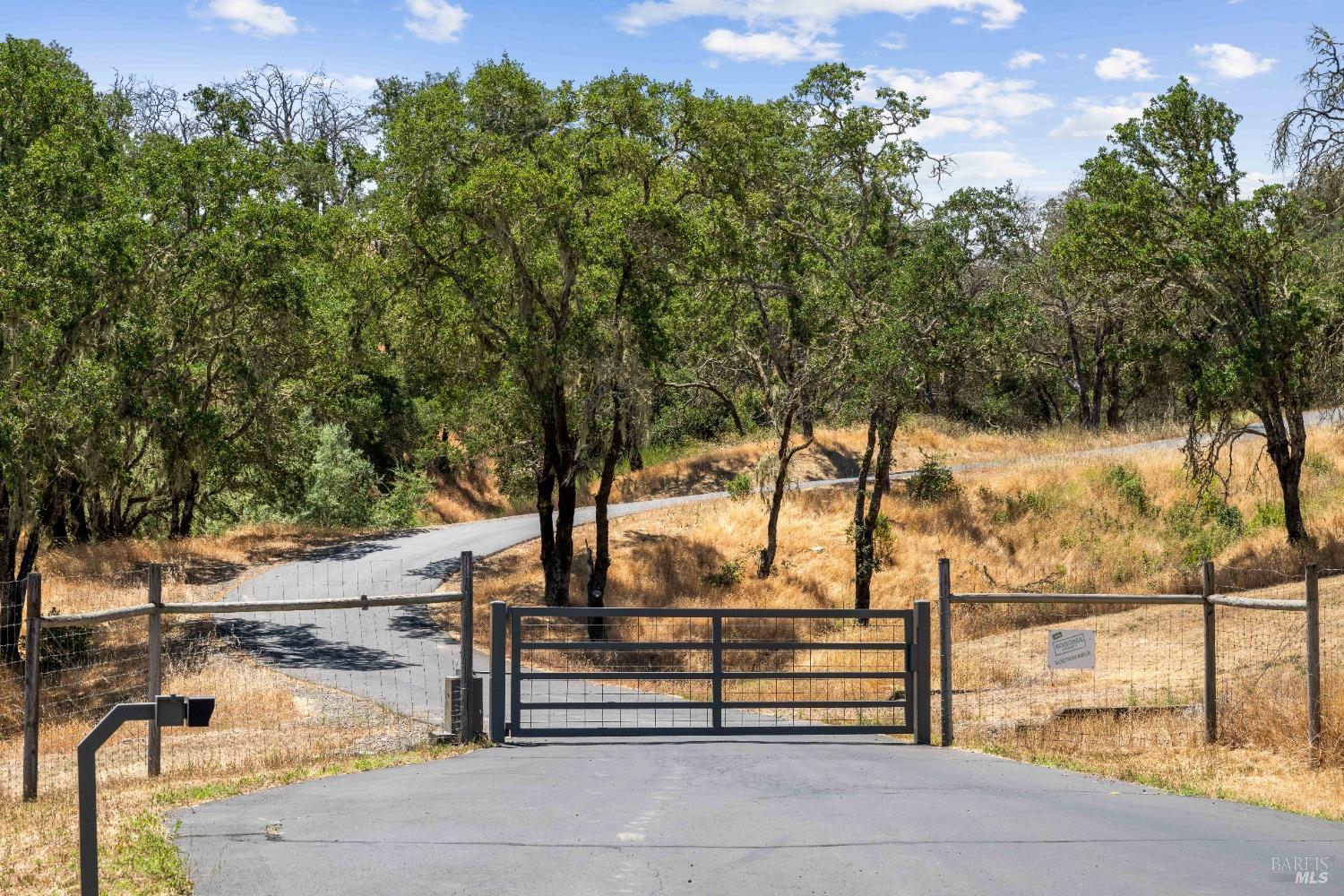 Detail Gallery Image 3 of 97 For 12111 Chalk Hill Rd, Healdsburg,  CA 95448 - 4 Beds | 4/2 Baths