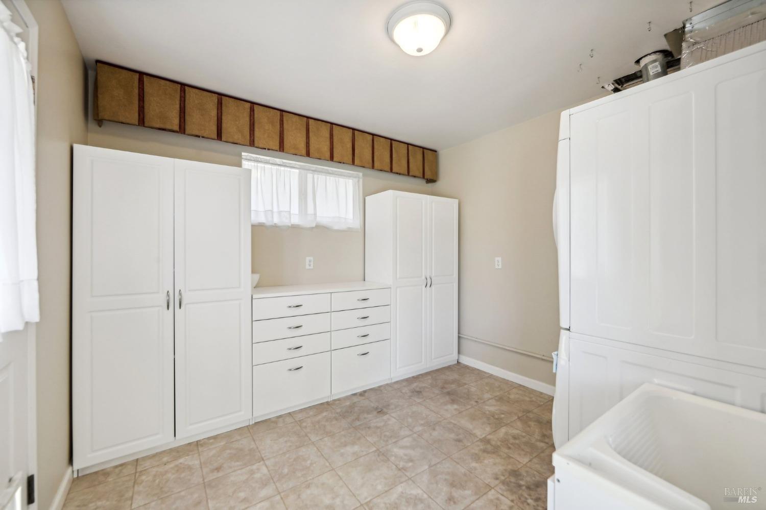 Detail Gallery Image 13 of 34 For 408 E Deerfield Cir, Santa Rosa,  CA 95409 - 2 Beds | 2 Baths