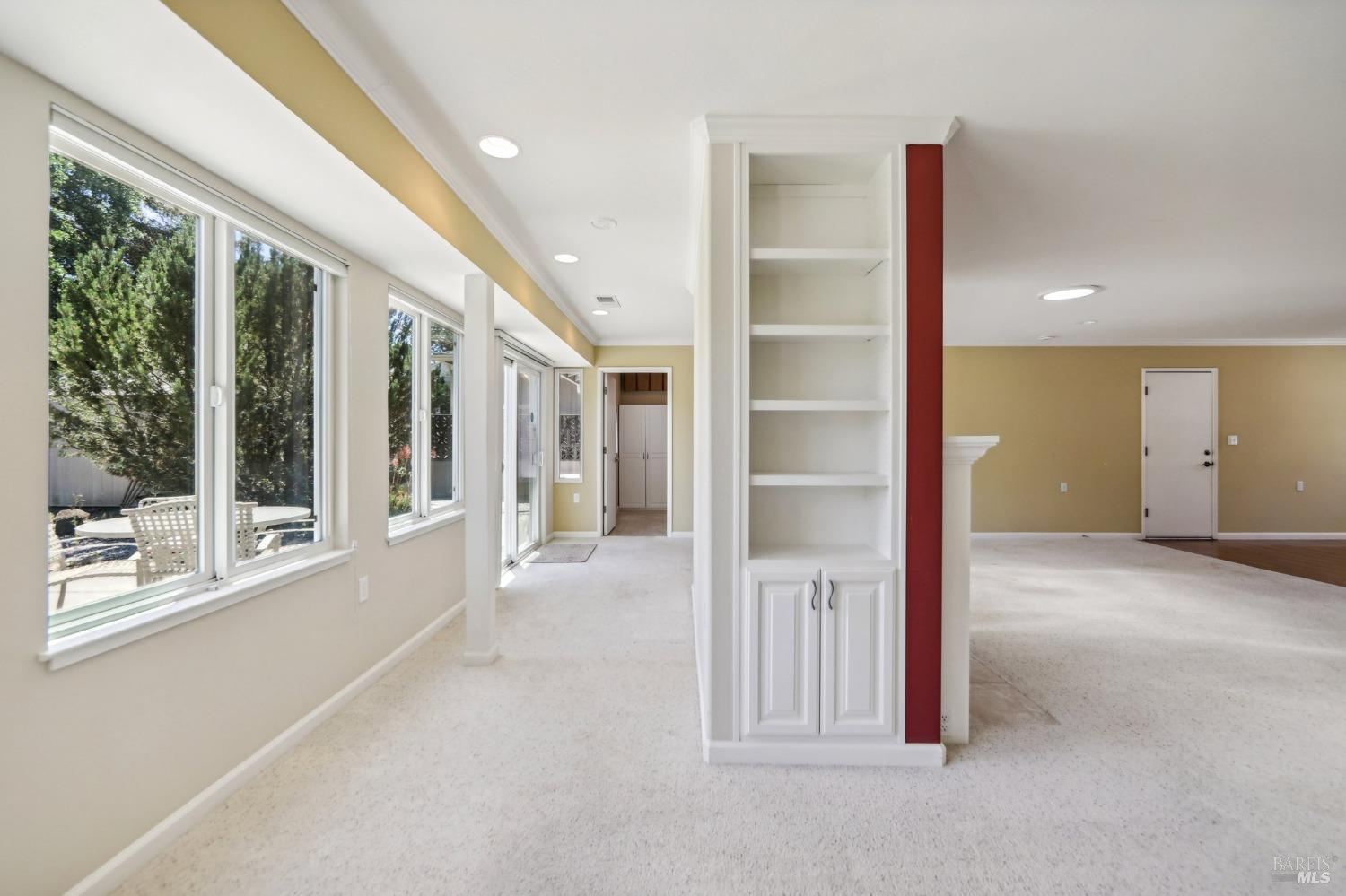 Detail Gallery Image 12 of 34 For 408 E Deerfield Cir, Santa Rosa,  CA 95409 - 2 Beds | 2 Baths