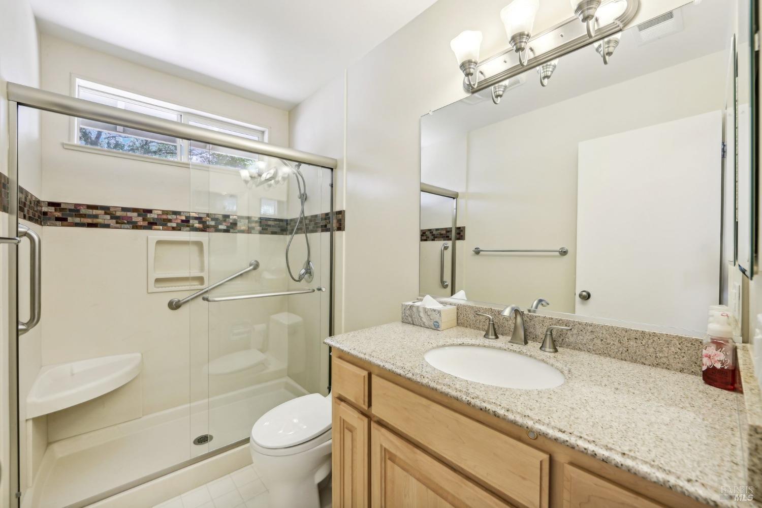 Detail Gallery Image 16 of 34 For 408 E Deerfield Cir, Santa Rosa,  CA 95409 - 2 Beds | 2 Baths