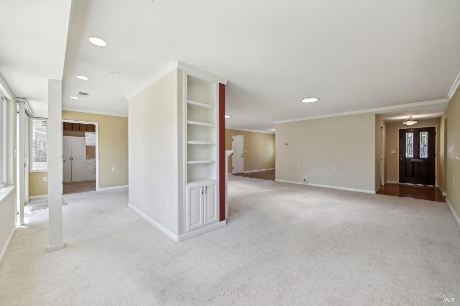 Detail Gallery Image 9 of 34 For 408 E Deerfield Cir, Santa Rosa,  CA 95409 - 2 Beds | 2 Baths