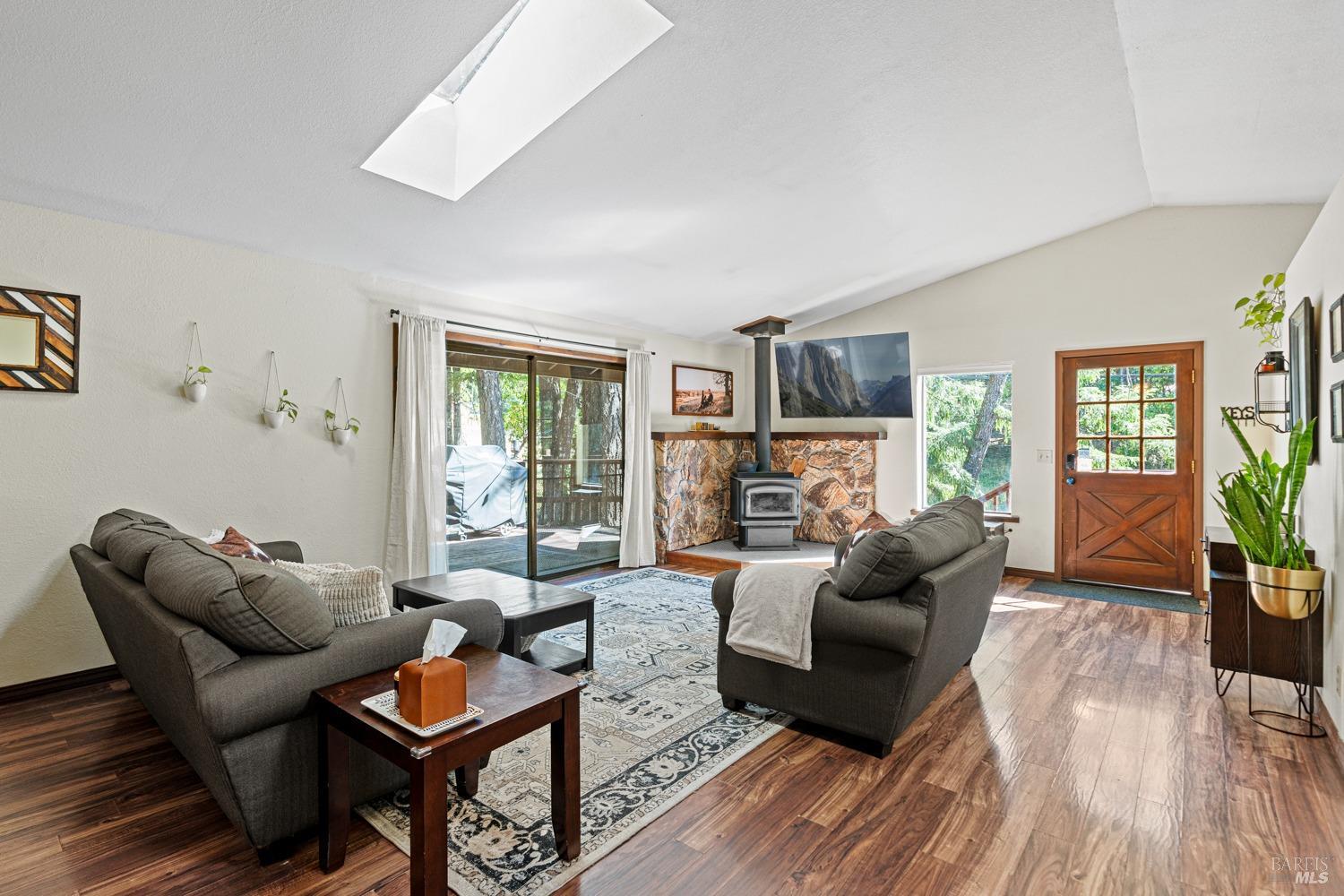 Detail Gallery Image 3 of 29 For 24088 Tulip Dr, Willits,  CA 95490 - 4 Beds | 2 Baths