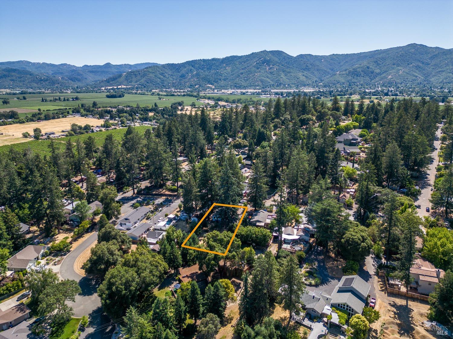 Detail Gallery Image 21 of 25 For 1301 Knob Hill Rd, Ukiah,  CA 95482 - 1 Beds | 1 Baths